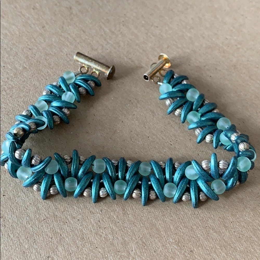 Unique beaded bracelet in emerald and sea glass
